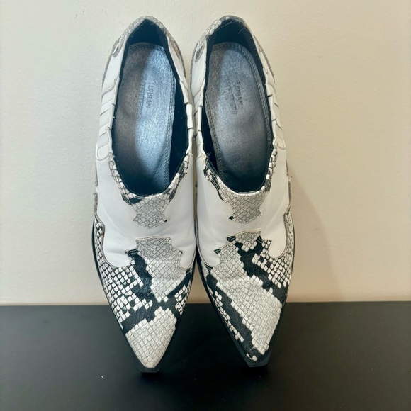 URBAN OUTFITTERS Western Jameson Snakeskin Ankle Bootie | Size 8 - Picture 8 of 12